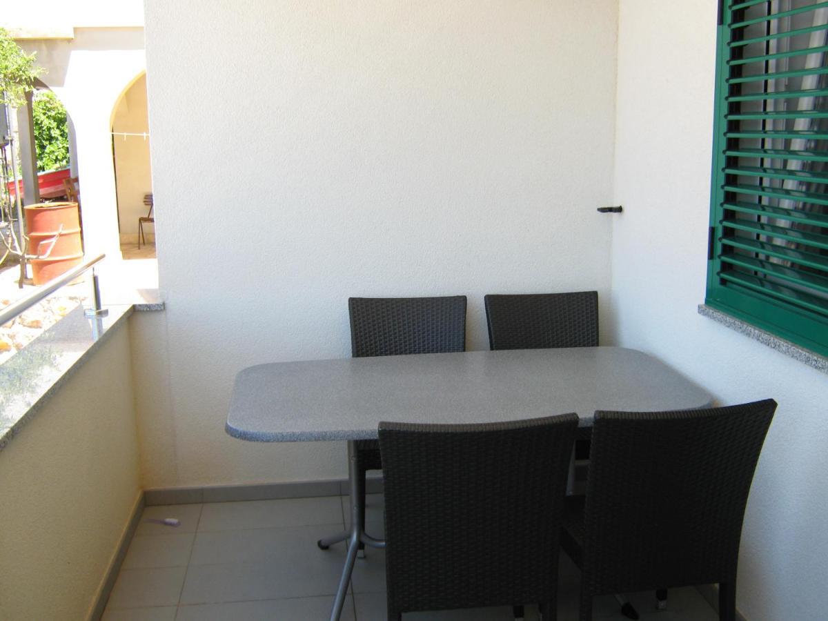 Villa Luce Apartment House คาร์โลบัก ภายนอก รูปภาพ