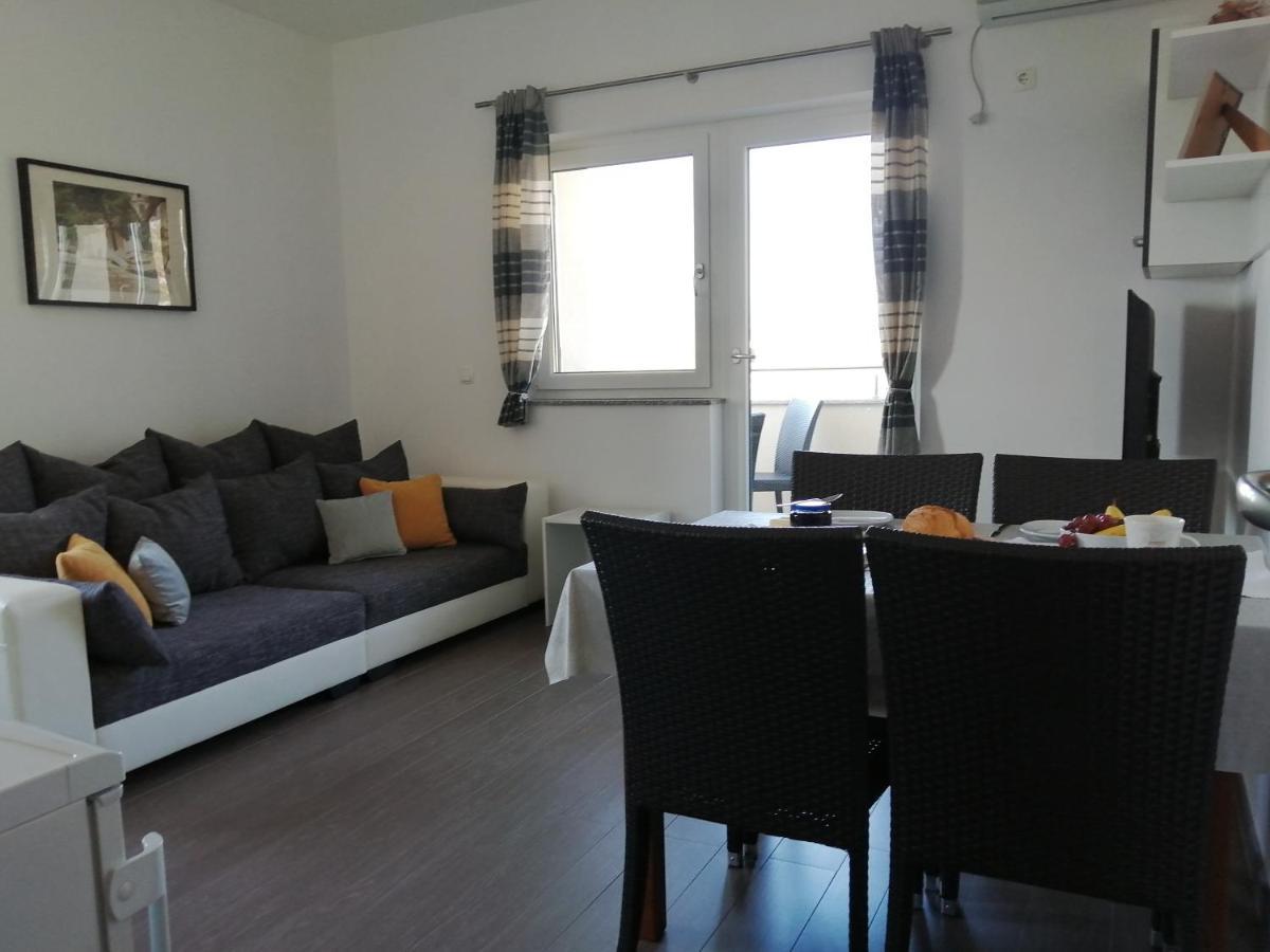 Villa Luce Apartment House คาร์โลบัก ภายนอก รูปภาพ