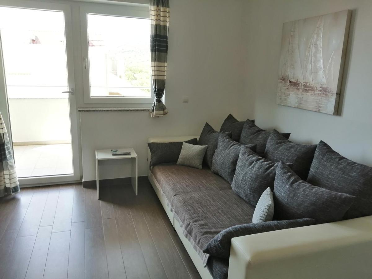 Villa Luce Apartment House คาร์โลบัก ภายนอก รูปภาพ