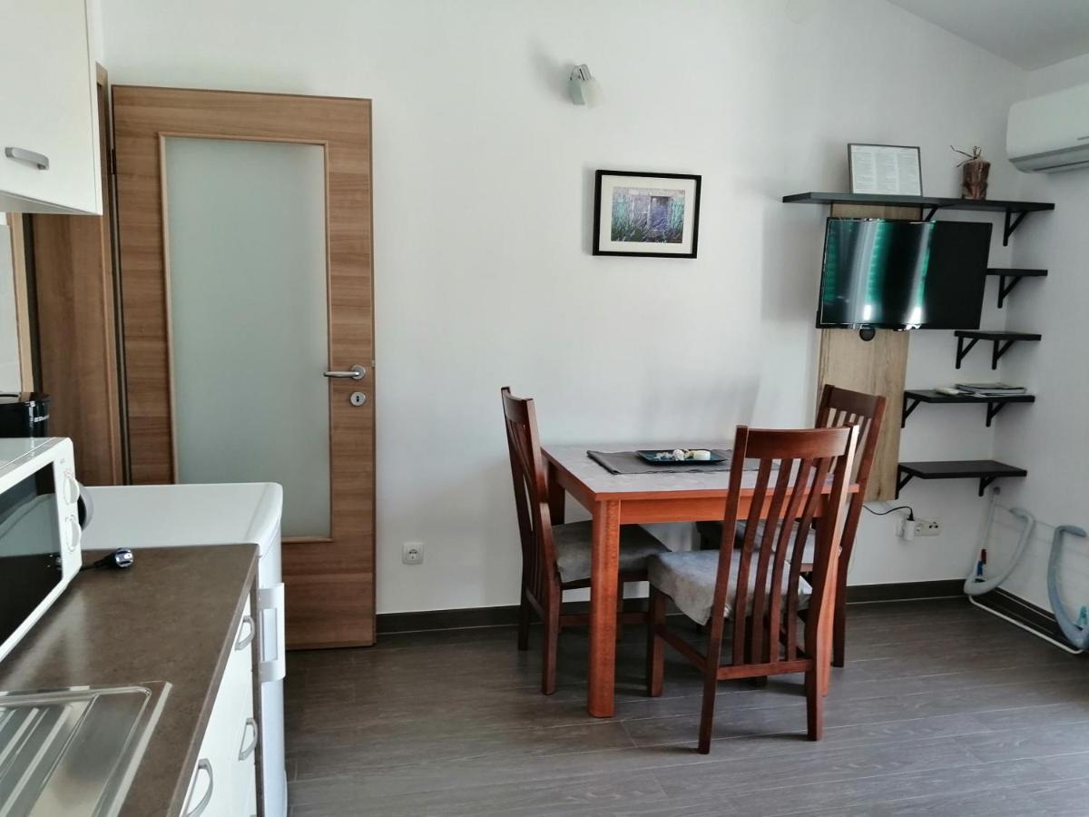 Villa Luce Apartment House คาร์โลบัก ภายนอก รูปภาพ