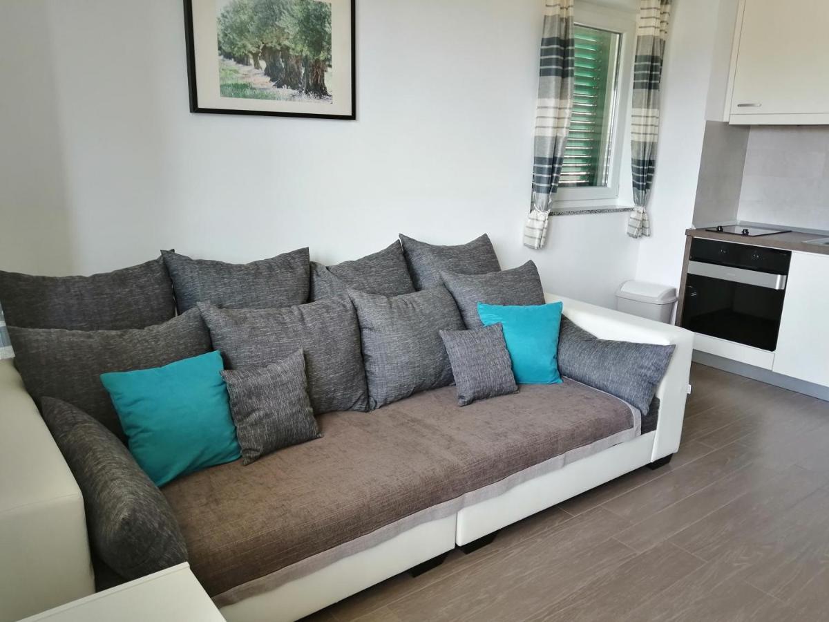 Villa Luce Apartment House คาร์โลบัก ภายนอก รูปภาพ