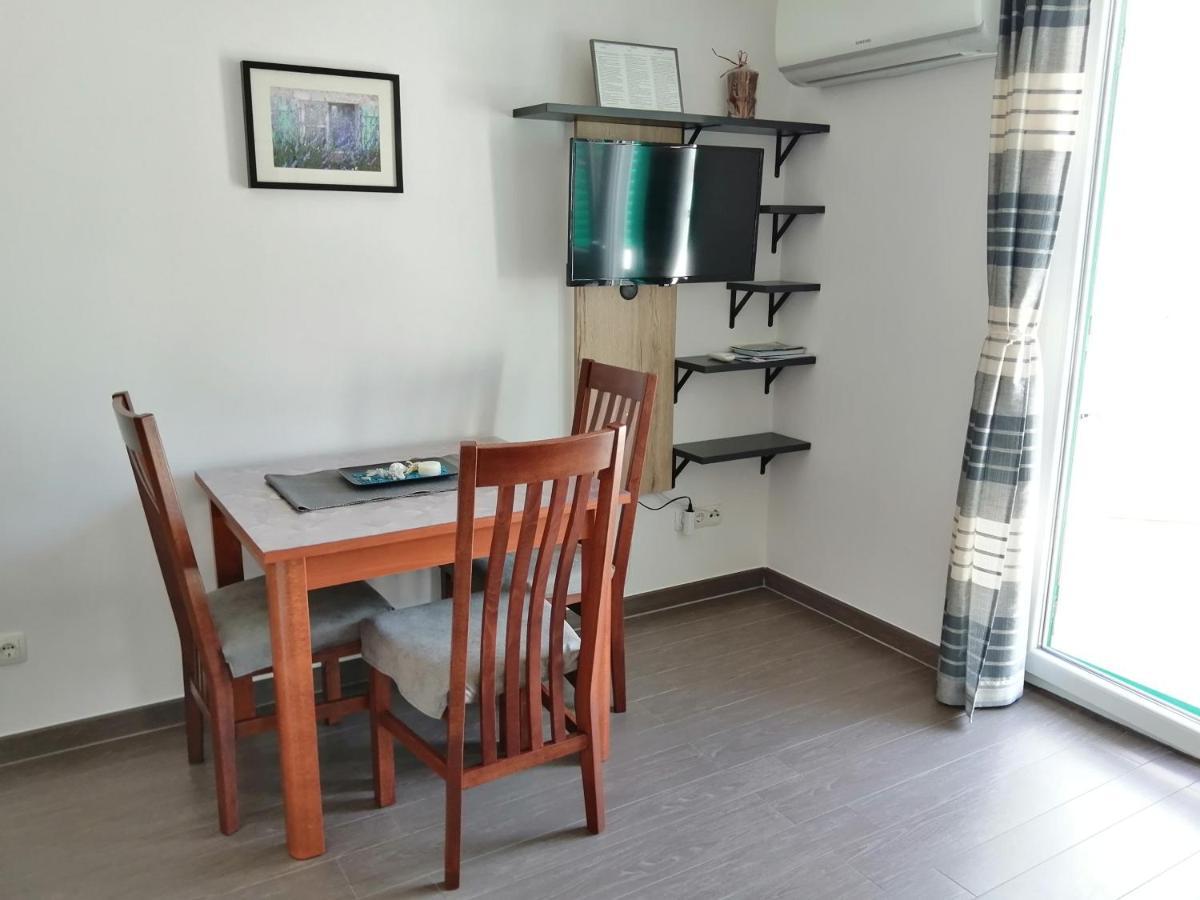 Villa Luce Apartment House คาร์โลบัก ภายนอก รูปภาพ