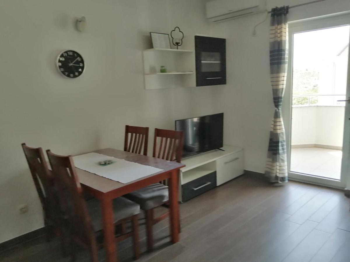 Villa Luce Apartment House คาร์โลบัก ภายนอก รูปภาพ