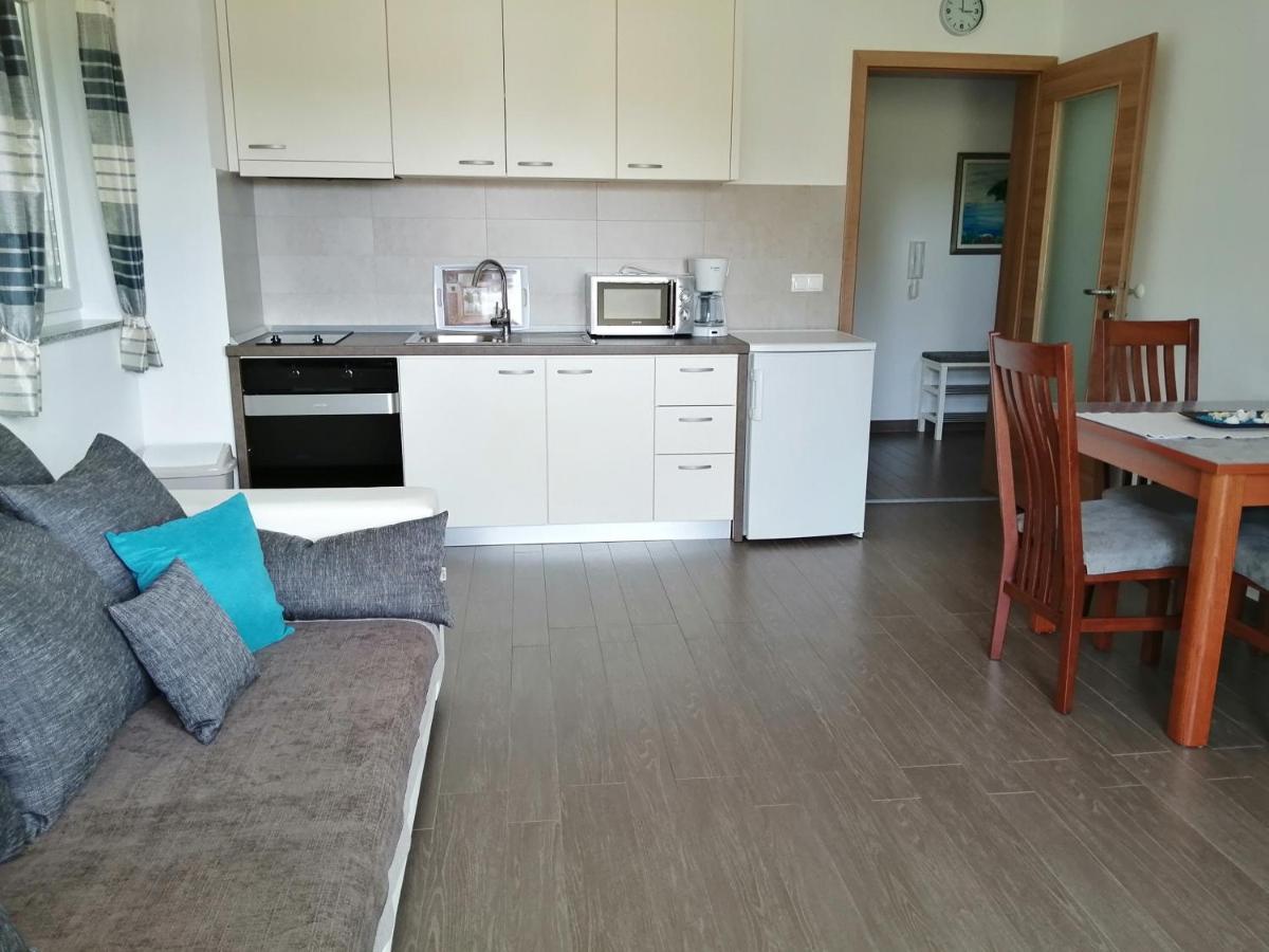 Villa Luce Apartment House คาร์โลบัก ภายนอก รูปภาพ