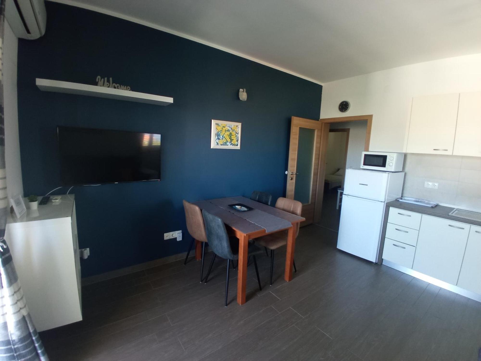 Villa Luce Apartment House คาร์โลบัก ภายนอก รูปภาพ