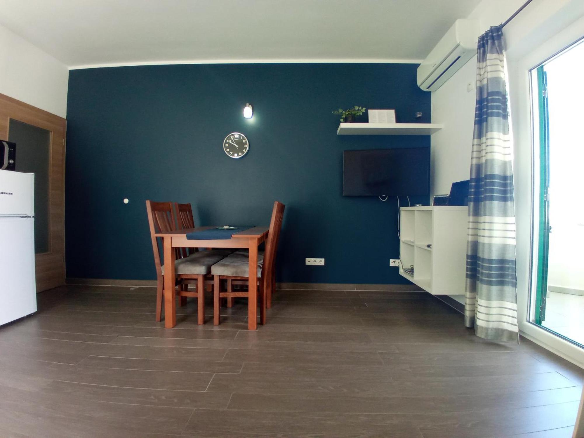 Villa Luce Apartment House คาร์โลบัก ภายนอก รูปภาพ