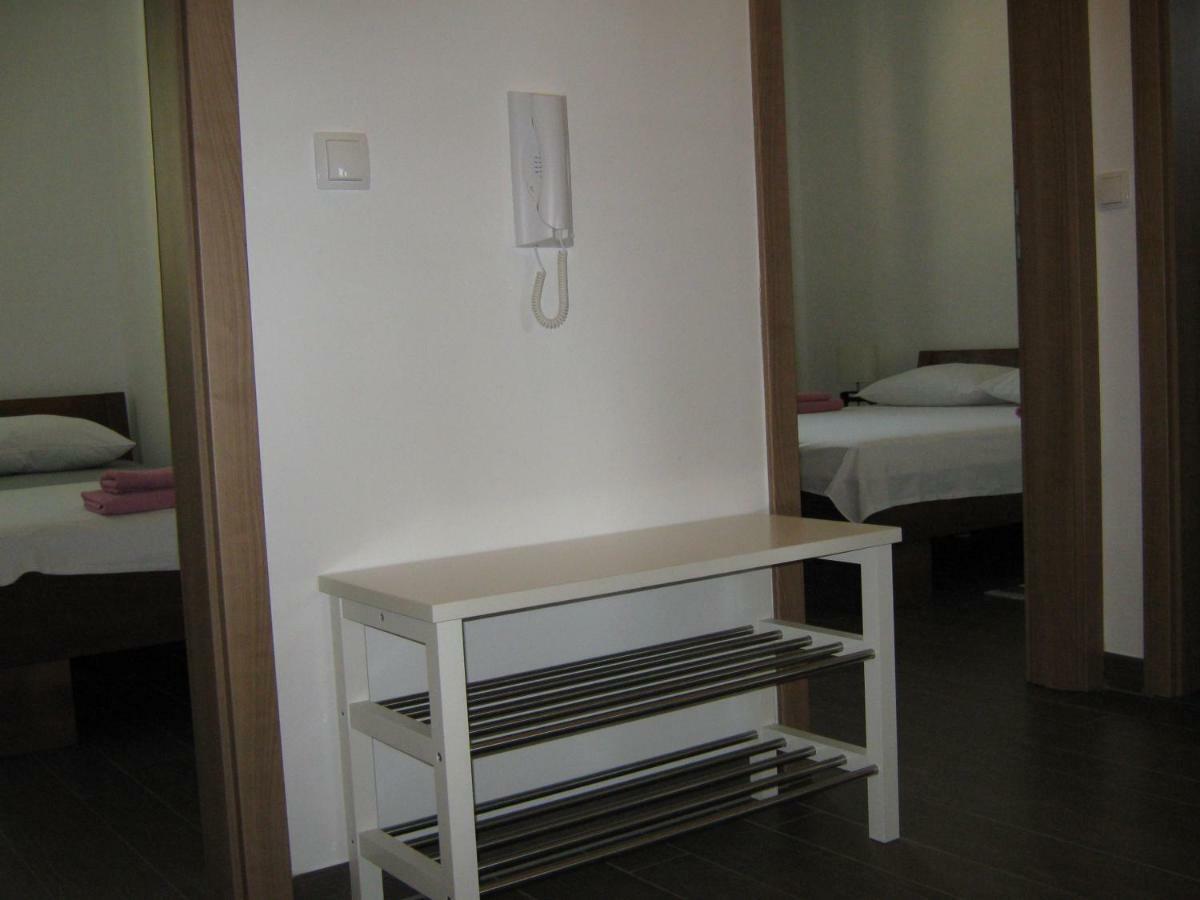 Villa Luce Apartment House คาร์โลบัก ภายนอก รูปภาพ